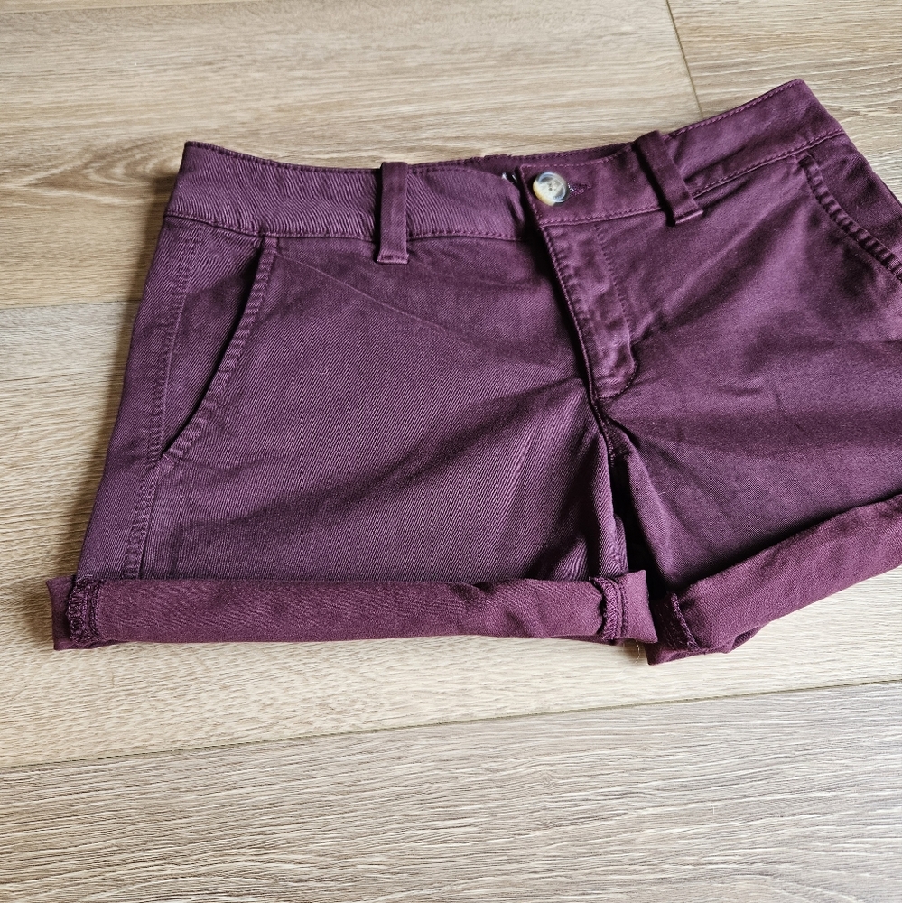 Like New American Eagle Midi Stretch Chino Shorts Burgundy Size 4